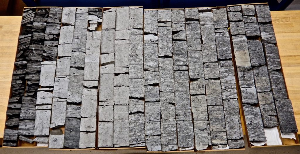 distal-parasequence-sandstone-core-sedimentary-structures-core-description-clastic-core-core-workshop-www.stratigraphyhelp.com_